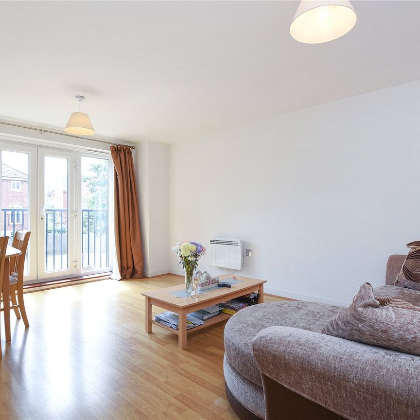 2 bedroom Flat in Aphelion Way, Shinfield - Photo 1