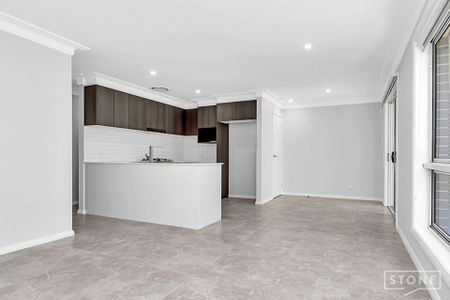 Modern 4 bedroom home - Photo 5