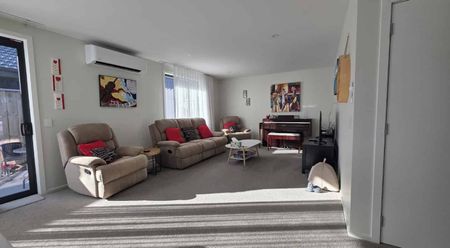 2 Bedroom Beauty in Berryfields - Photo 3
