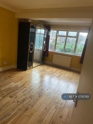 1 bedroom in a flat share to rent - Photo 1