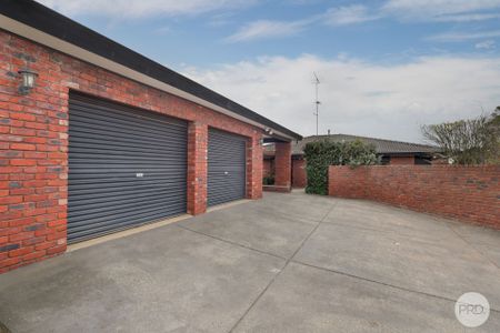 SPACIOUS FAMILY HOME WITHIN WALKING DISTANCE TO MIDLANDS GOLF - Photo 5