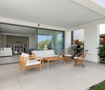 Luxury Flat for rent in Benahavís, Andalusia - Photo 2