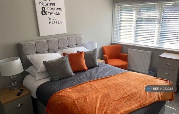 1 bedroom in a house share to rent - Photo 1