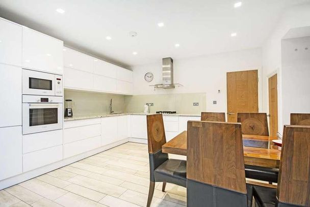 Cleveland Gardens, Brent Cross, NW2 - Photo 1