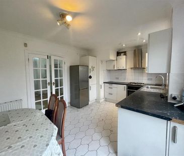 2 bedroom semi-detached house to rent - Photo 6