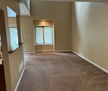 Burlington Downtown Townhome for Lease - Photo 2