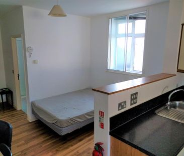 Studio to rent - Photo 5