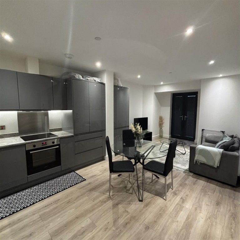 1 BED Apartment To rent - Photo 1