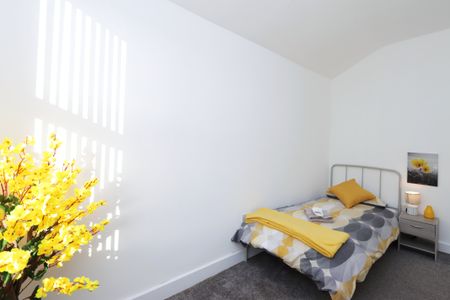 Beautiful rooms in shared house in Moseley - Photo 4