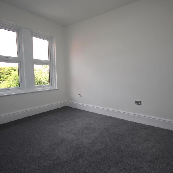 17 Kingsway, Woking - 1 bedroomProperty for lettings - Seymours - Photo 1