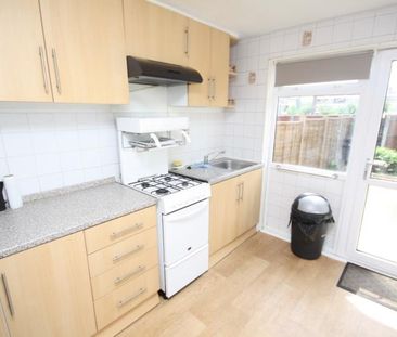 Franklin Court, Guildford, Surrey, GU2 8ED - Photo 2