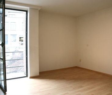 Instapklaar appartement met 2 slpk., autostaanplaats en terras in c... - Photo 3