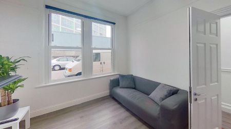 4 bedroom private hall to rent - Photo 4