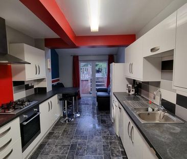 6 bedroom terraced house to rent - Photo 3