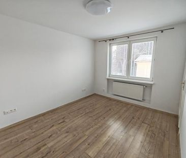 "Baťov" 4 izbový poldom na prenájom v CENTRE mesta - Fotografia 3