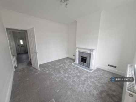 2 bedroom terraced house to rent - Photo 2