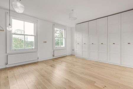 3 bedroom flat in London - Photo 4