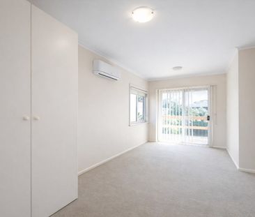 Available Now - Charming 3-Bedroom Family Home in Prime Cheltenham ... - Photo 2