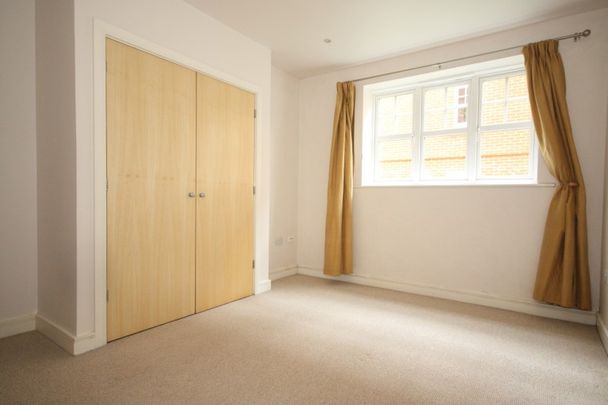 Heathside Road, Woking - Photo 1