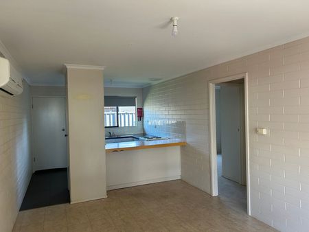 Unit next to Mildura Central - Photo 2
