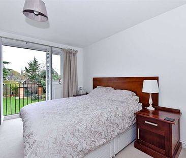 A wonderful family home in a sought after private estate in Bray. - Photo 1