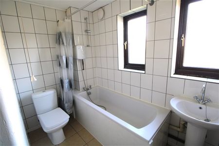 Chinook, Highwoods, Colchester - Photo 5