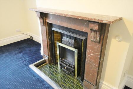 3 bedroom flat to rent - Photo 3