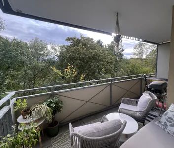 Balkonwohnung parkseitig ins Grüne - Foto 3