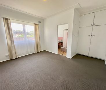 Centrally Located 1 Bedroom Home . - Photo 4