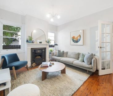 A perfect blend of timeless character and modern comfort - Photo 5