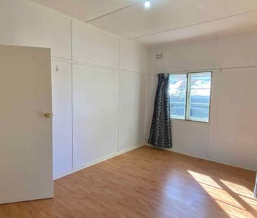 Delightful Three Bedroom Family Home - Photo 4