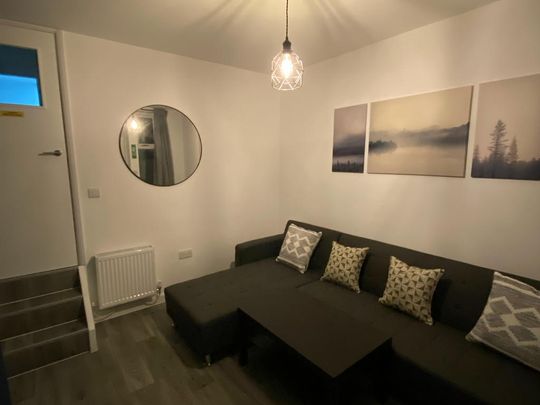 6 bedroom semi-detached house to rent - Photo 1