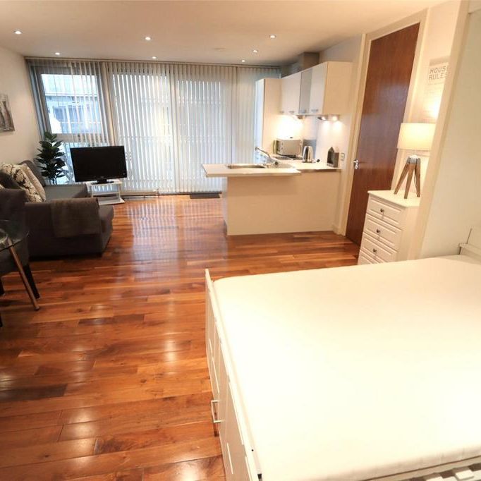 Studio to rent - Photo 1