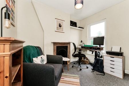 Stone Terrace, Stone Street £1,750 pcm ⓘ The monthly or weekly payment required by the landlord. Read our glossary page , 2 bedrooms, semi-detached house, to let * Tenant info - Photo 3