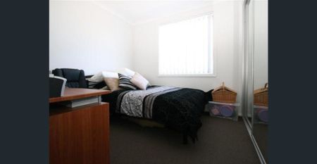 Modern three bedroom townhouse - Photo 3