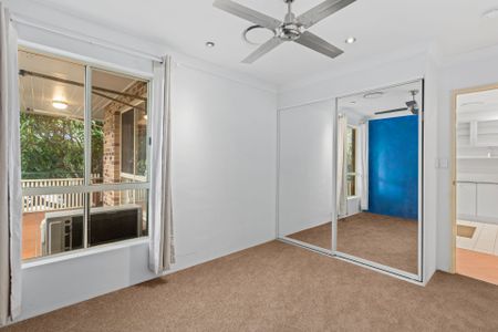 Spacious Two Bedroom Apartment with Balcony in Prime Location - Photo 3