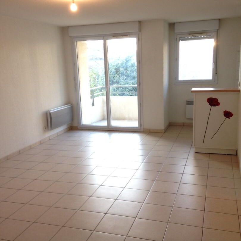 location Appartement T2 DE 43.6m² À MARSEILLE - Photo 1