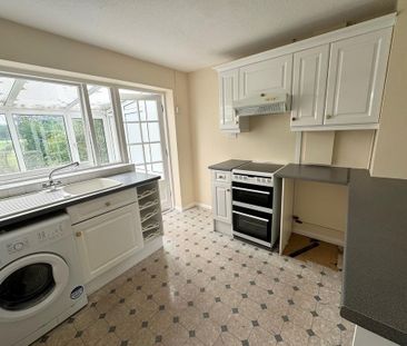 4 bedroom semi-detached house to rent - Photo 6