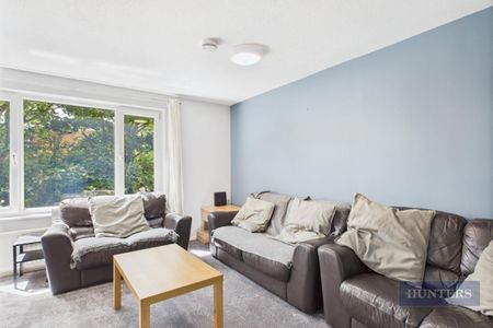 5 bedroom House To Let - Photo 2