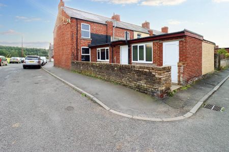 2 bedroom end of terrace house to rent - Photo 4