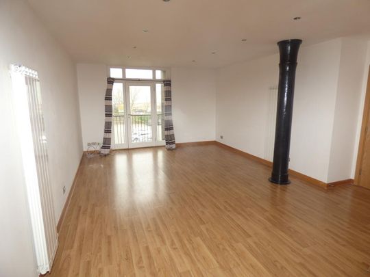 2 Bed Flat, East Float Quay, CH41 - Photo 1