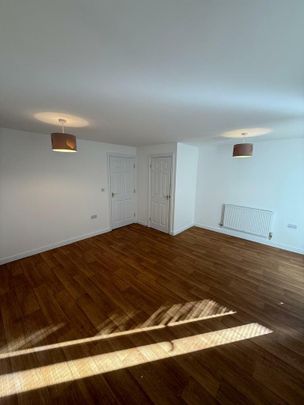 3 bedroom end of terrace house to rent - Photo 1