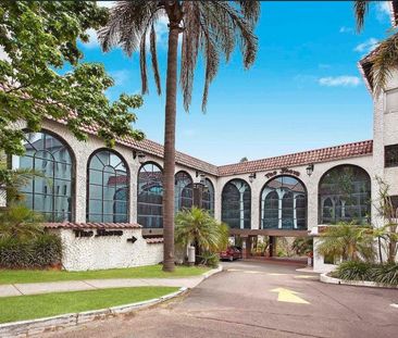 Great one-bedroom in premium location - Photo 2