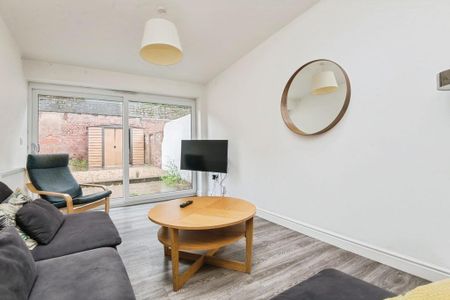 6 bedroom semi-detached house to rent - Photo 2