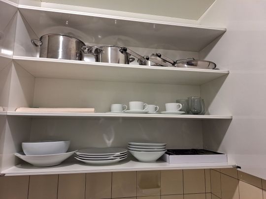 Furnished studio apartment for rent, with separate kitchen and large balcony - Photo 1