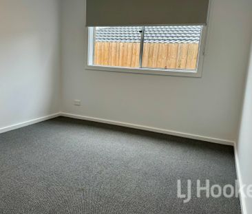 New, Modern, Three Bedroom Home! - Photo 5