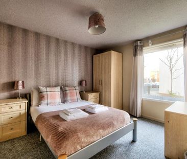 3 bedroom flat to rent - Photo 6