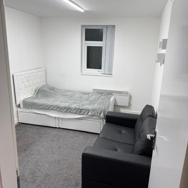 1 bedroom in a house share to rent - Photo 1