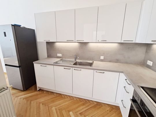 CITY-HIGHLIGHT, Gonzagagasse, klimatisiertes 122 m2 Dachgeschoss mit 8 m2 Terrasse, 3 Zimmer, Komplettküche, 2 Bäder, Parketten, Börse-Nähe - Photo 1