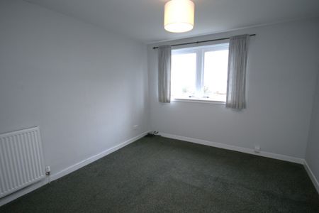 3 Bed Unfurnished Apartment, Balcurvie Road, Provanhall – Available 09/03/2026 - Photo 4